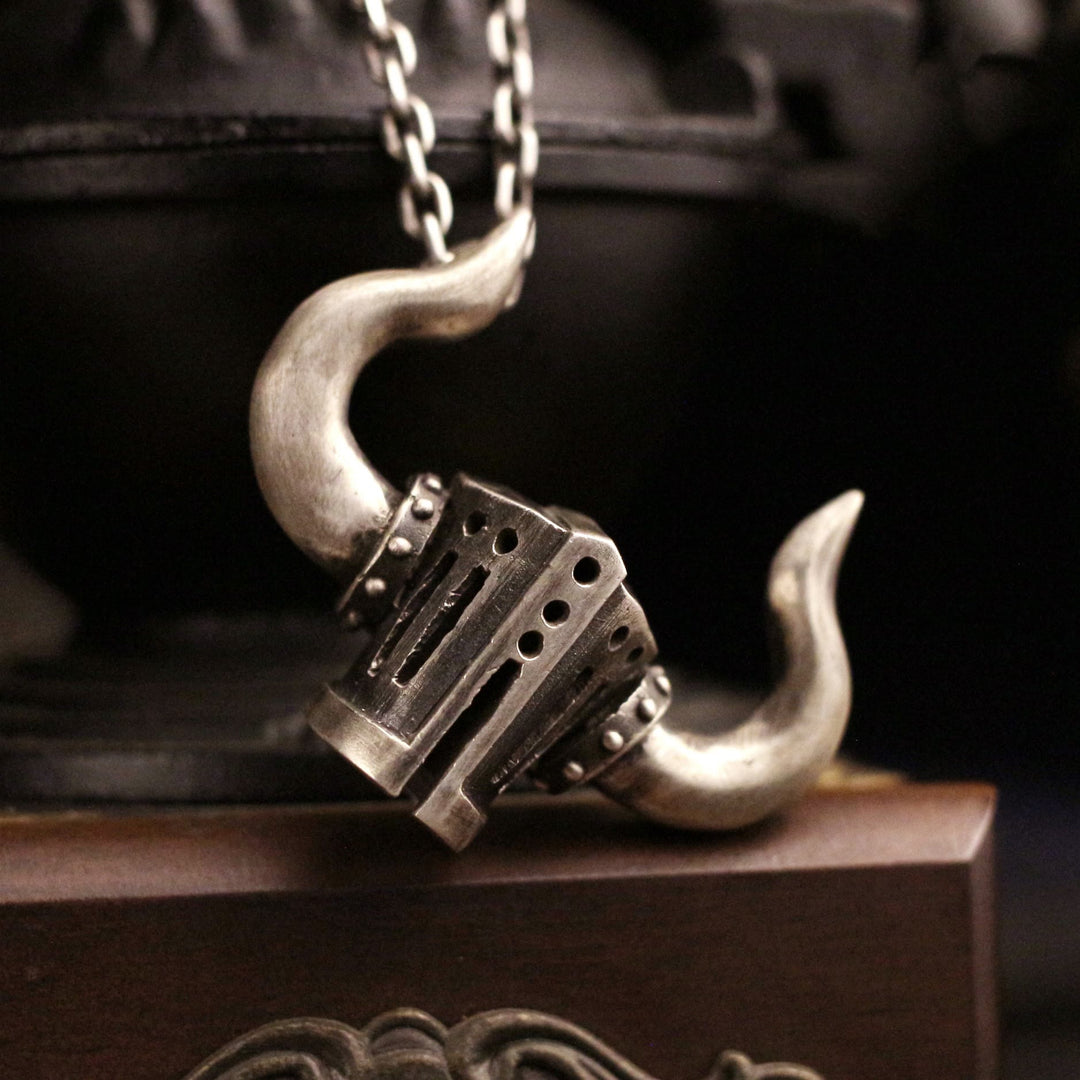 WorldNorse Retro Crusader Horned Heavy Helmet Necklace