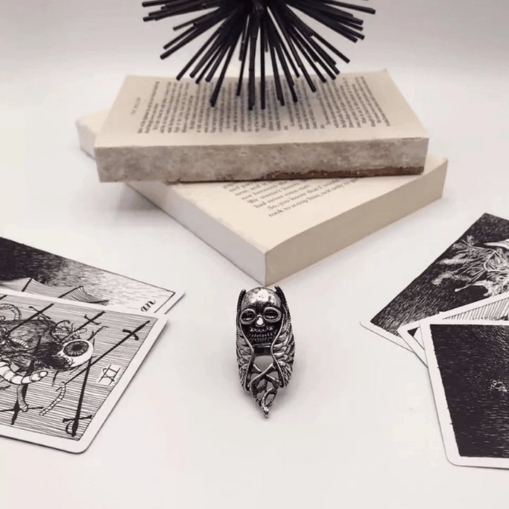 WorldNorse Punk Skull Feather Rock Ring