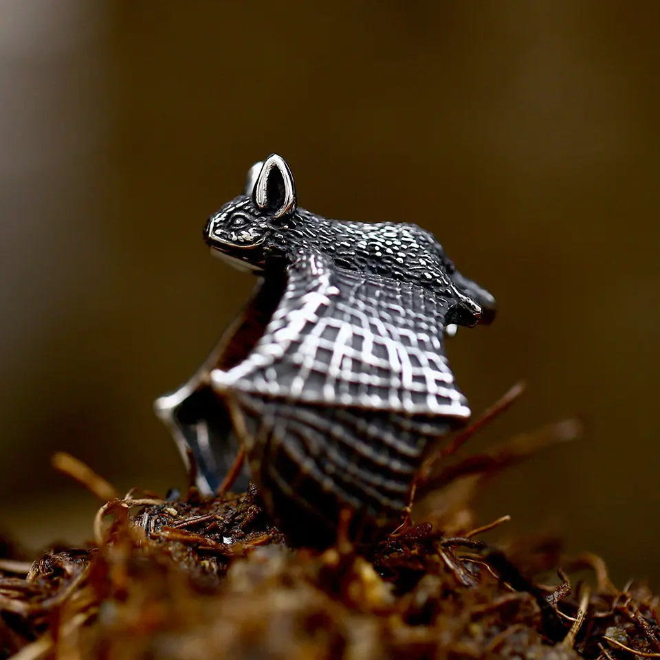 WorldNorse Vintage Flying Bat Animal Ring