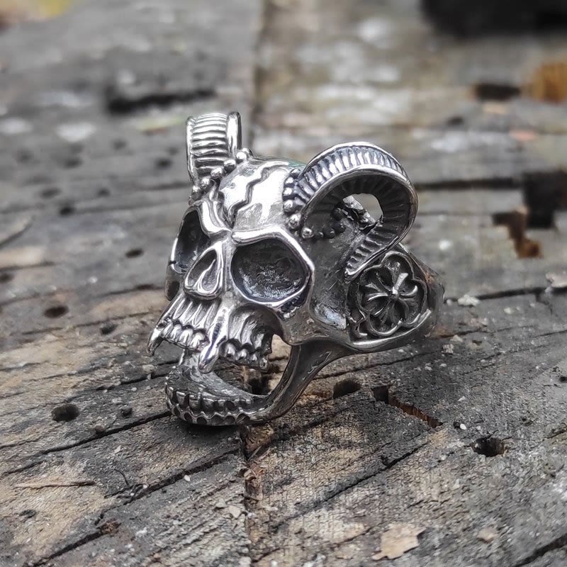 WorldNorse Occult Goat Horned Vampire Skull Ring