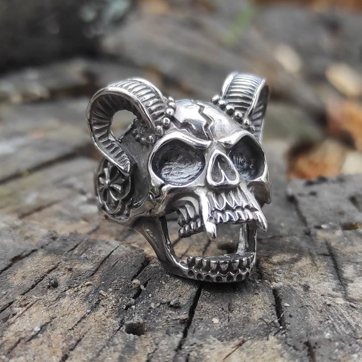 WorldNorse Occult Goat Horned Vampire Skull Ring