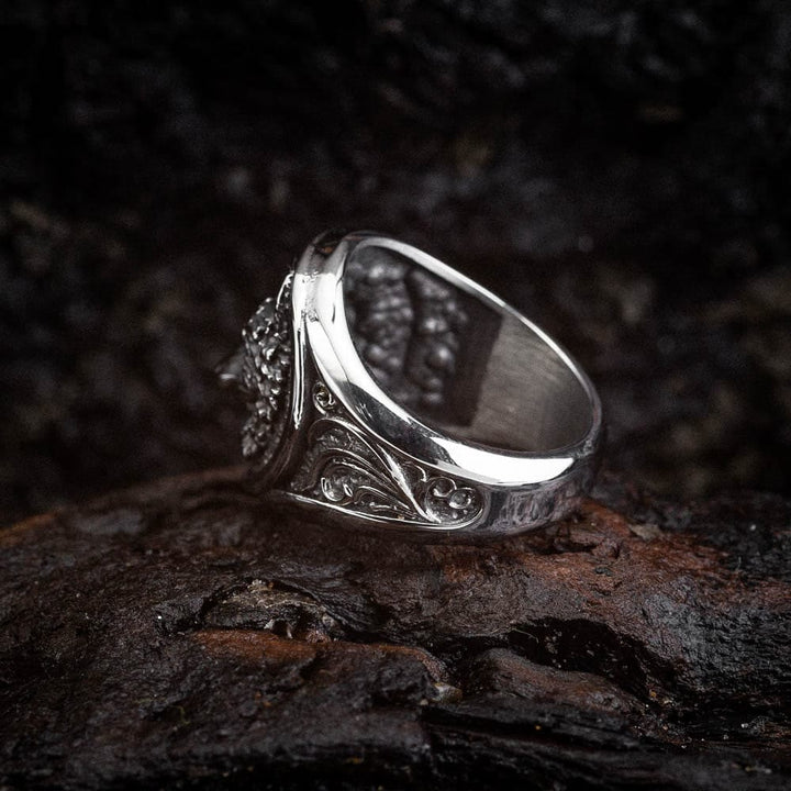 WorldNorse Viking Warrior Wolves Pattern Emboss Ring