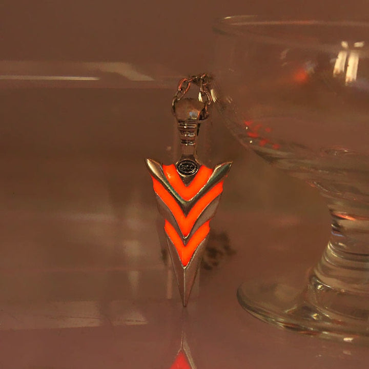 WorldNorse Glow In The Dark Arrowhead Necklace - Bronze#Red Light - image 6