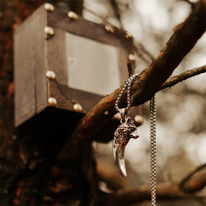 WorldNorse "Never Give Up" Wolf Necklace