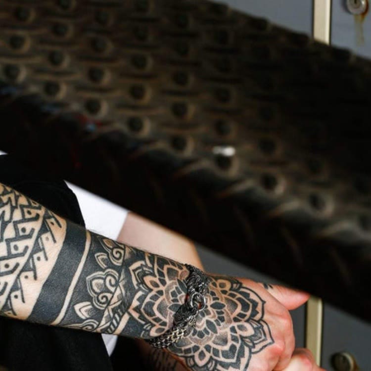 WorldNorse Double Lion Head Viking Bracelet - image 3