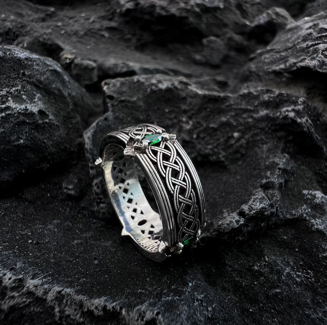 WorldNorse 925 Sterling Silver Green Gemstone Celtic Ring