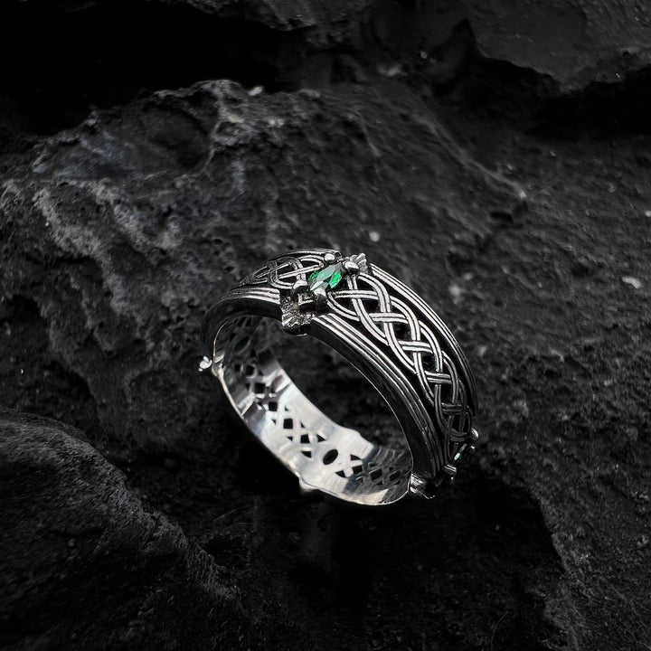 WorldNorse 925 Sterling Silver Green Gemstone Celtic Ring