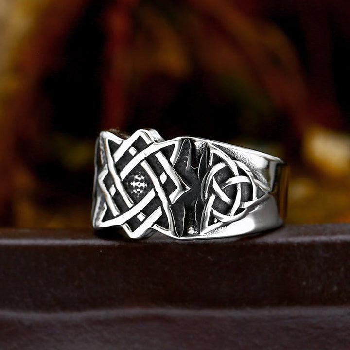 WorldNorse Men Triquetra Biker Ring