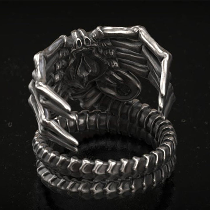 WorldNorse Alien Facehugger Claw Skull Ring