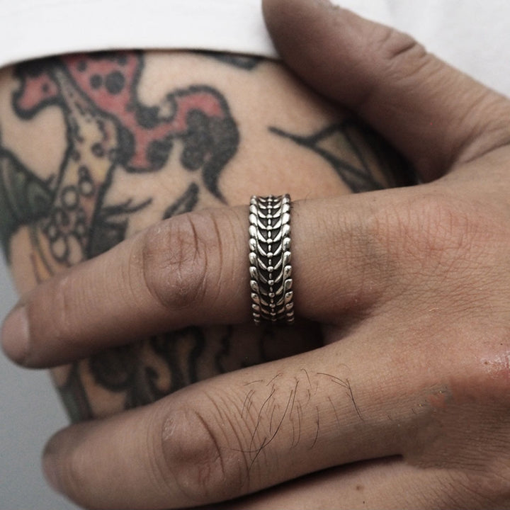 WorldNorse 925 Sterling Silver Animal Spine Ring