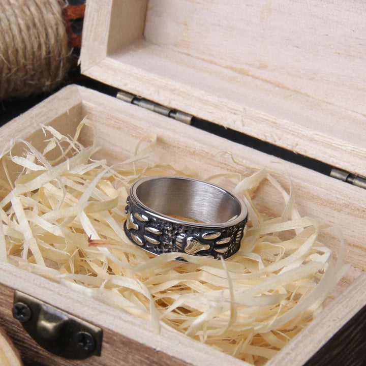 WorldNorse Retro Domineering Wolf Paw Ring