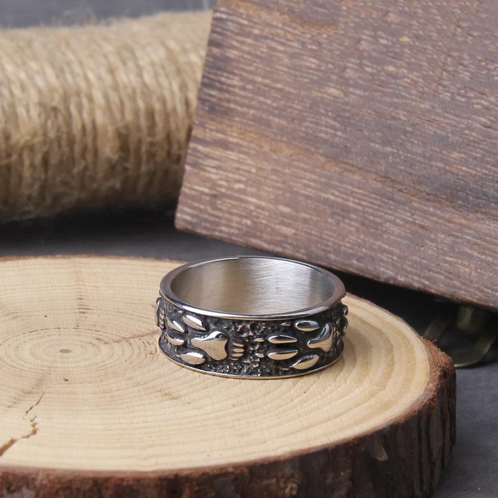 WorldNorse Retro Domineering Wolf Paw Ring