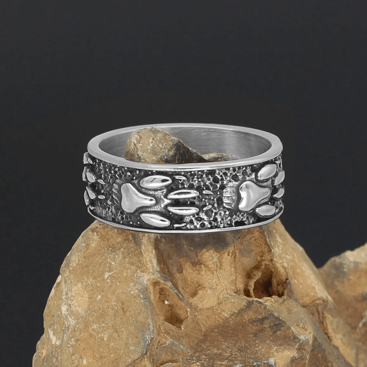 WorldNorse Retro Domineering Wolf Paw Ring