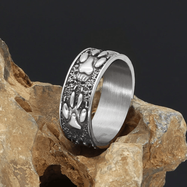 WorldNorse Retro Domineering Wolf Paw Ring