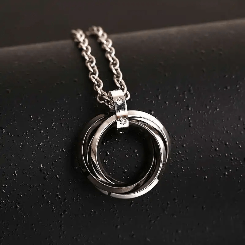 WorldNorse Three Interlocking Circle Ring Necklace