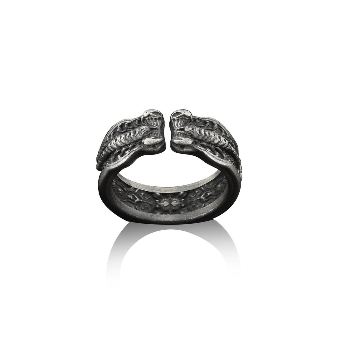 WorldNorse Scorpion Grip Carving Ring