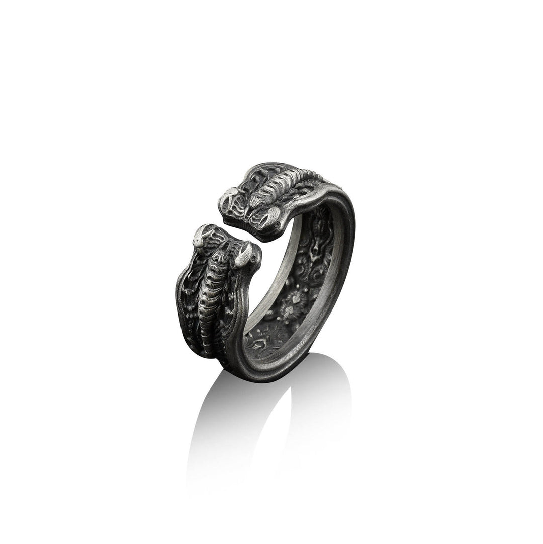 WorldNorse Scorpion Grip Carving Ring