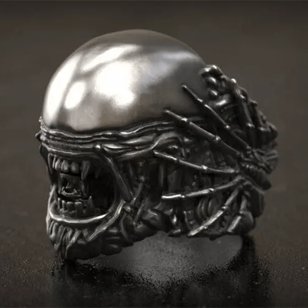 WorldNorse Skull Claw Hug Head Alien Ring