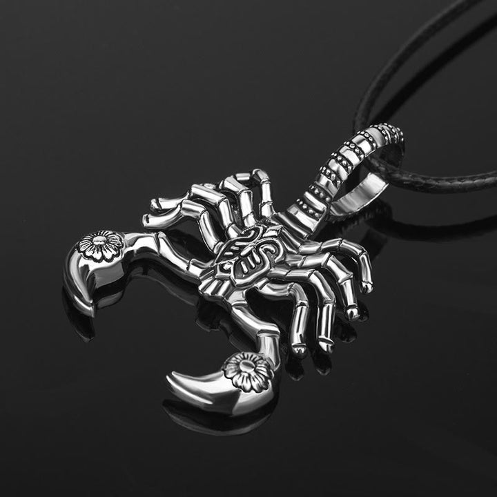 WorldNorse Crawling Scorpion Claws Necklace