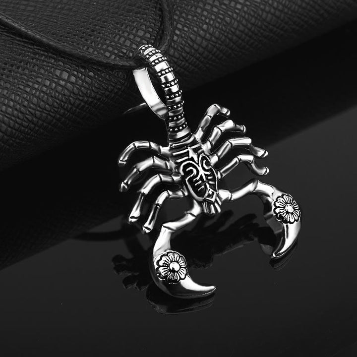 WorldNorse Crawling Scorpion Claws Necklace