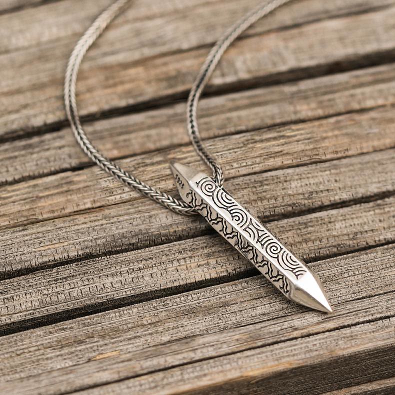 WorldNorse 925 Sterling Silver Arrowhead Necklace