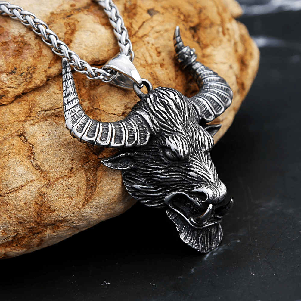 WorldNorse Bull Head Animal Necklace