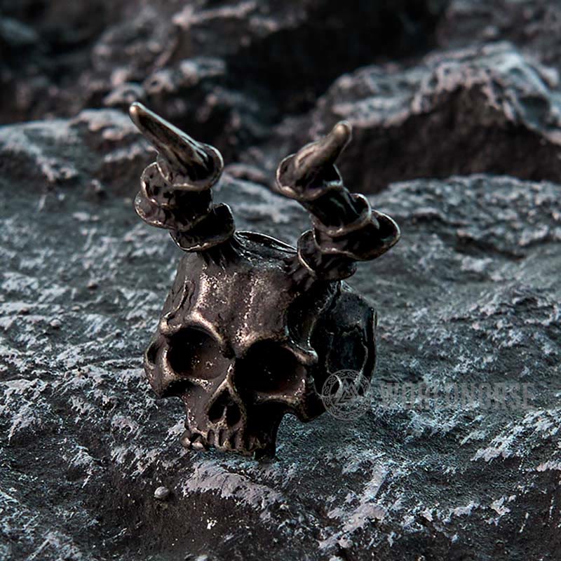 WorldNorse Skull Evil Long Horn Ring