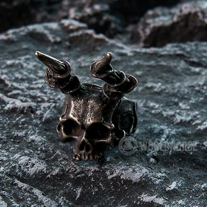 WorldNorse Skull Evil Long Horn Ring