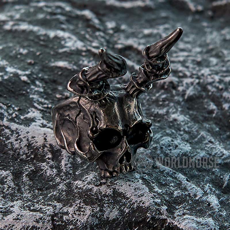 WorldNorse Skull Evil Long Horn Ring