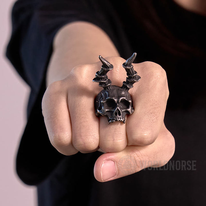 WorldNorse Skull Evil Long Horn Ring