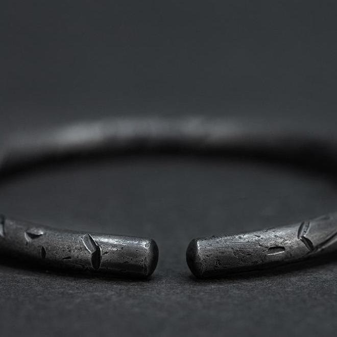 WorldNorse Retro Black Carving Bracelet