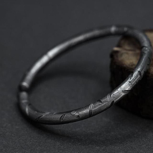 WorldNorse Retro Black Carving Bracelet