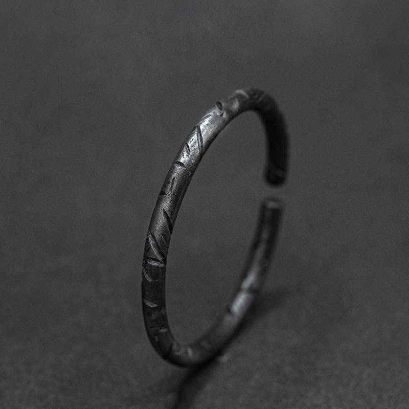 WorldNorse Retro Black Carving Bracelet