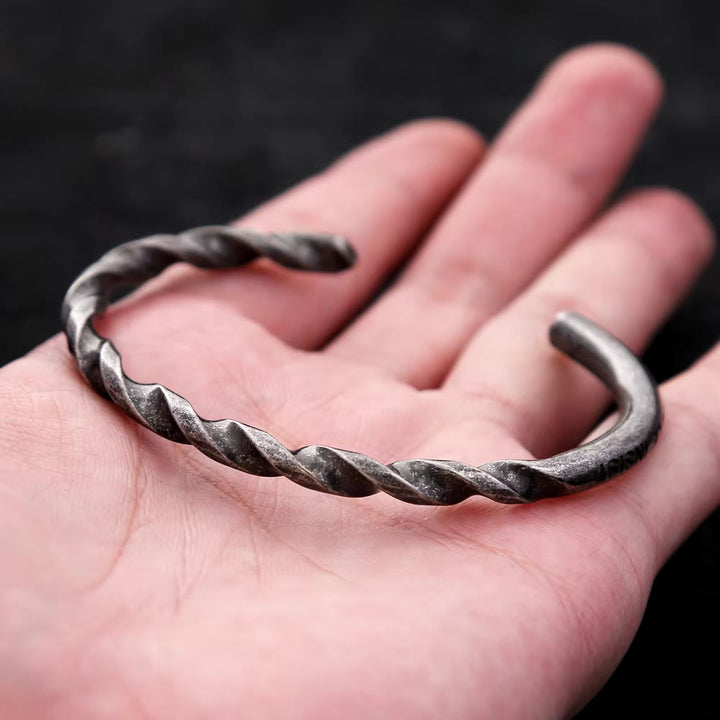 WorldNorse Single Side Twist Bracelet