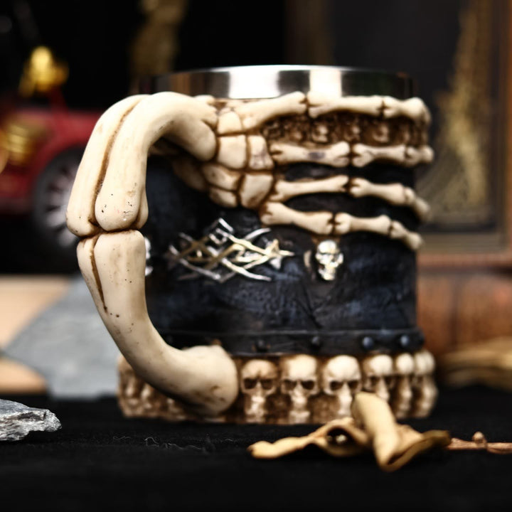 WorldNorse Spooky Evil Skeleton Claw Mug