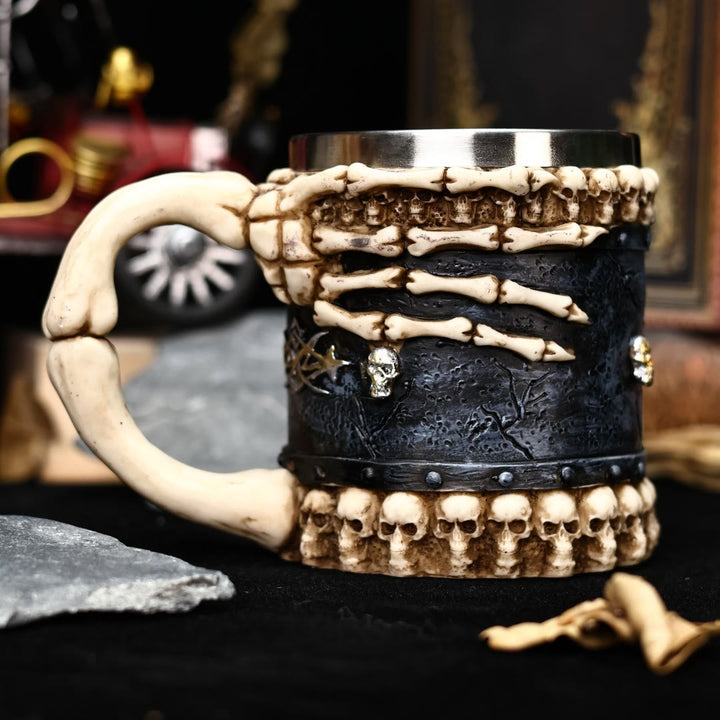 WorldNorse Spooky Evil Skeleton Claw Mug