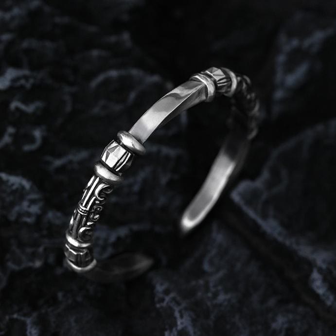 WorldNorse Mobius Strip Rotating Bead Twisted Bracelet