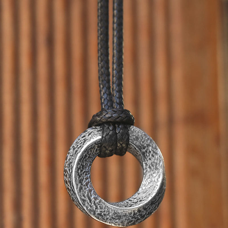 WorldNorse 925 Sterling Silver Mobius Strip Necklace