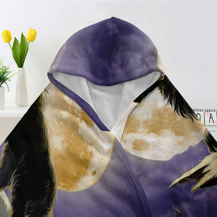 WorldNorse Golden Moon Cliff Wolf Hooded Blanket - image 4