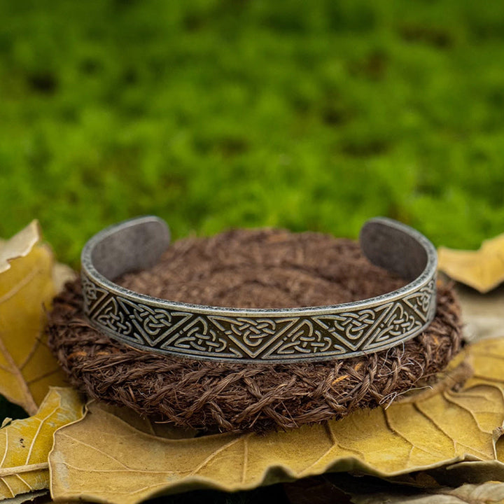 WorldNorse Tooled Interlace Celtic Knot Bracelet - Triangular pattern - image 2