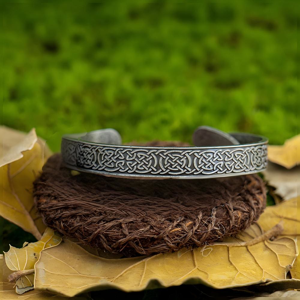 WorldNorse Tooled Interlace Celtic Knot Bracelet - Circular pattern - image 6