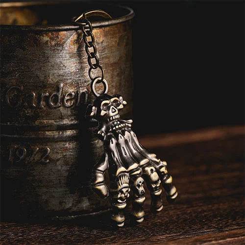 WorldNorse Skull Ghost Head Skull Claw Hand Keychain