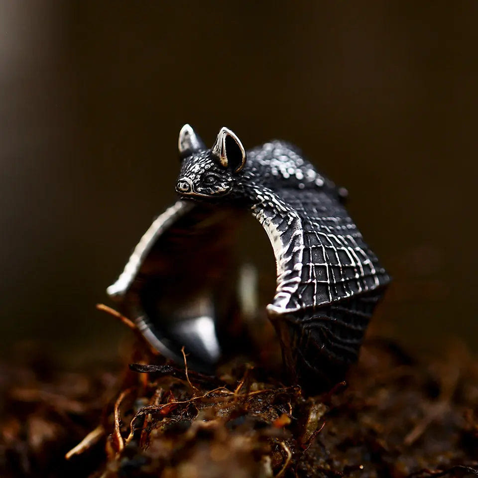 WorldNorse Vintage Flying Bat Animal Ring