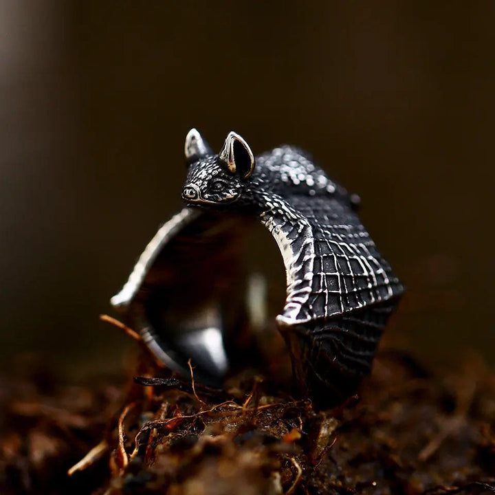 WorldNorse Vintage Flying Bat Animal Ring