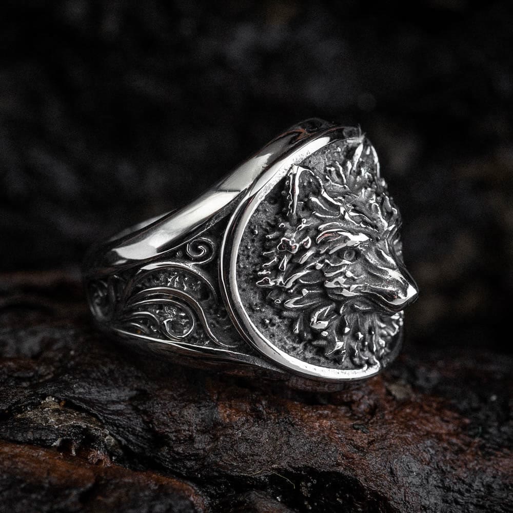 WorldNorse Viking Warrior Wolves Pattern Emboss Ring