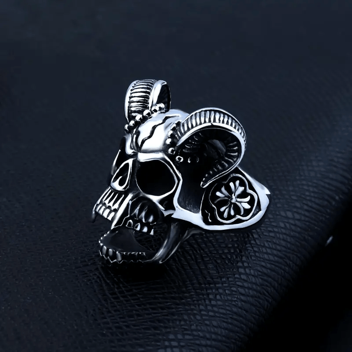 WorldNorse Occult Goat Horned Vampire Skull Ring